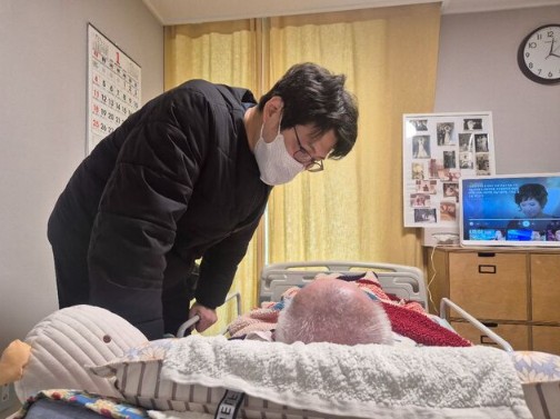 [보도자료] 라면으로 버티던 말기암 환자, 집에서 돌봄·치료 ‘존엄한 임종’